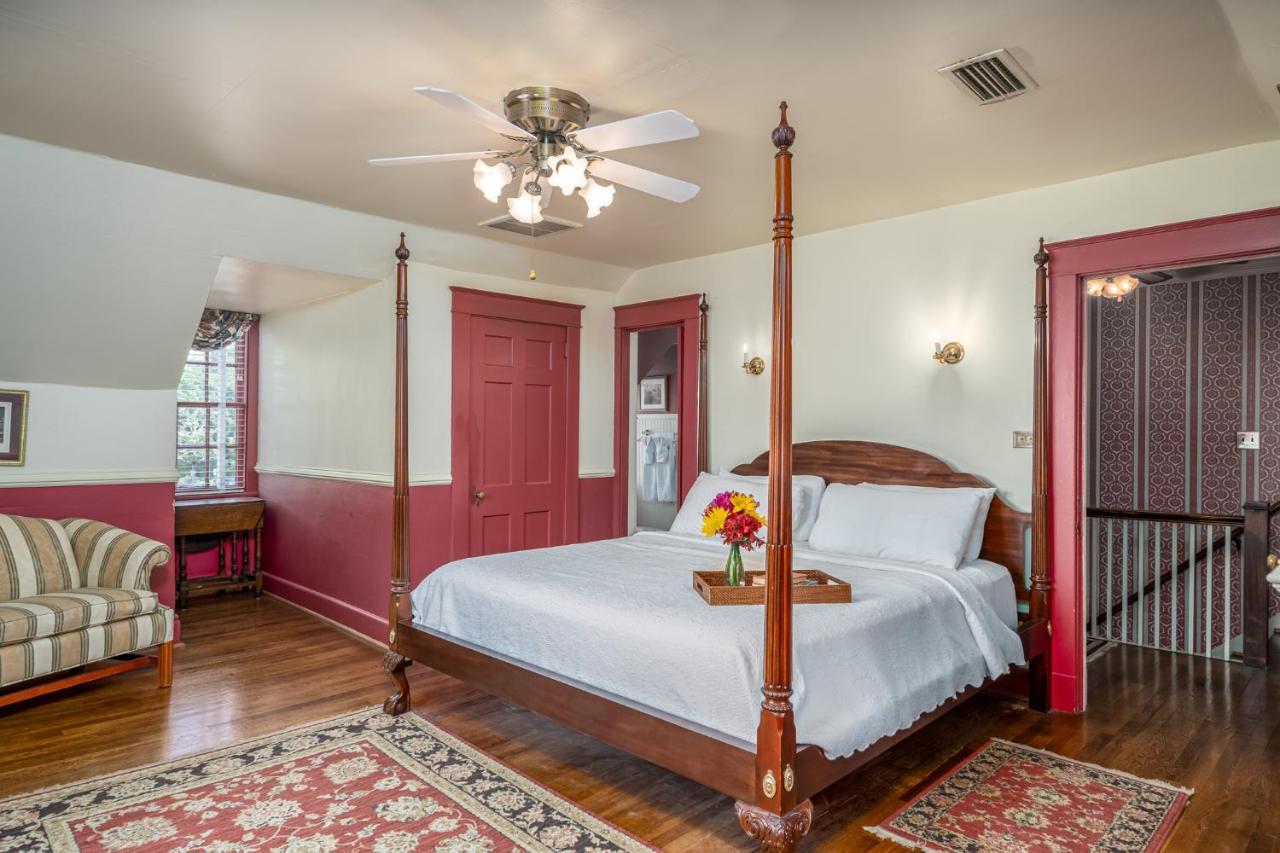 Cedars Of Williamsburg Bed & Breakfast Екстер'єр фото