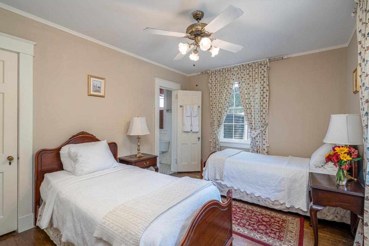 Cedars Of Williamsburg Bed & Breakfast Екстер'єр фото