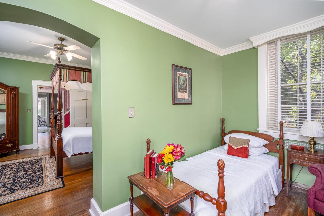 Cedars Of Williamsburg Bed & Breakfast Екстер'єр фото