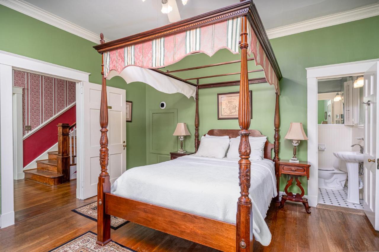 Cedars Of Williamsburg Bed & Breakfast Екстер'єр фото