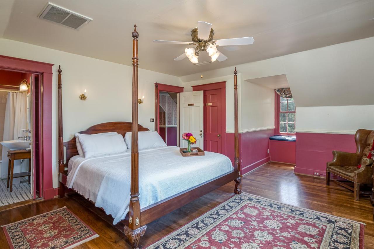 Cedars Of Williamsburg Bed & Breakfast Екстер'єр фото