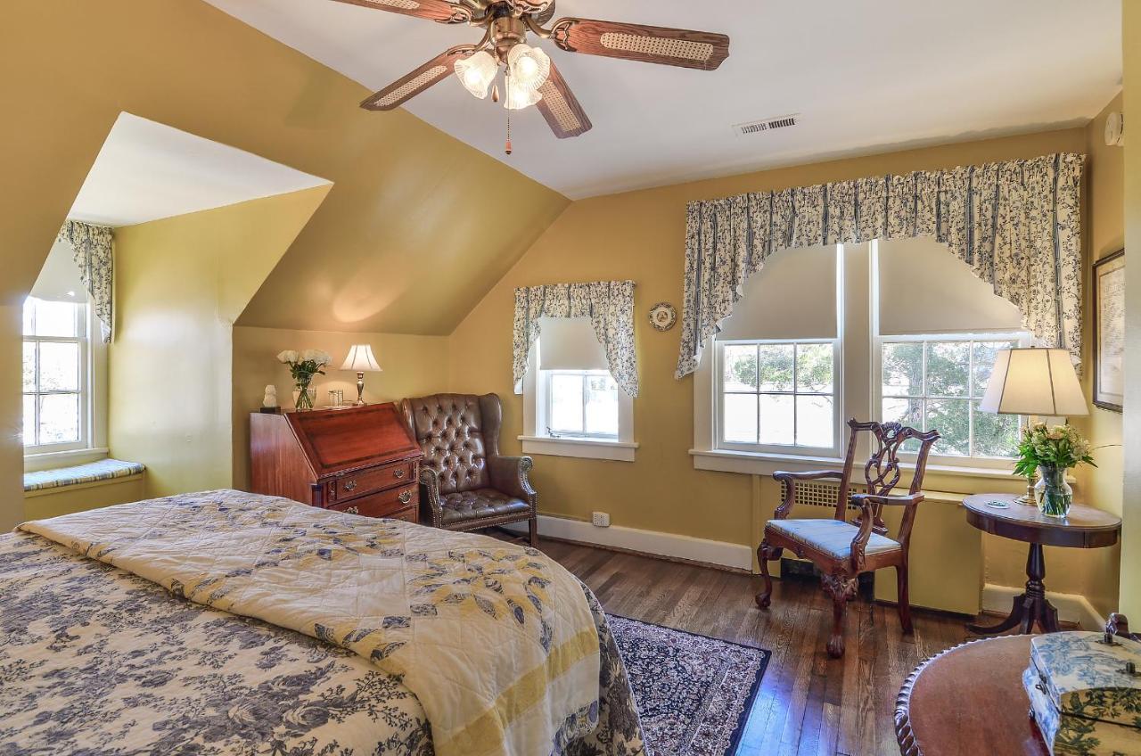 Cedars Of Williamsburg Bed & Breakfast Екстер'єр фото