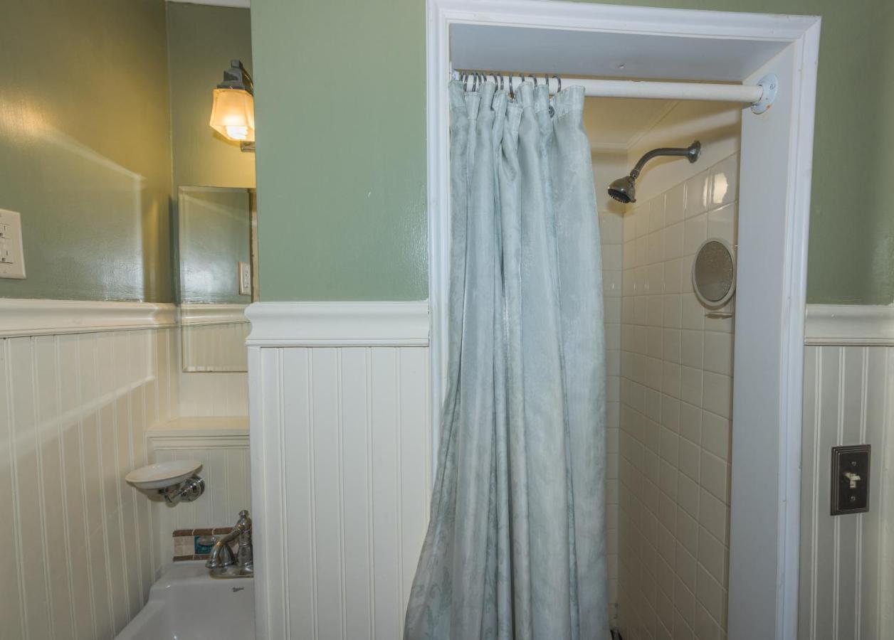 Cedars Of Williamsburg Bed & Breakfast Екстер'єр фото