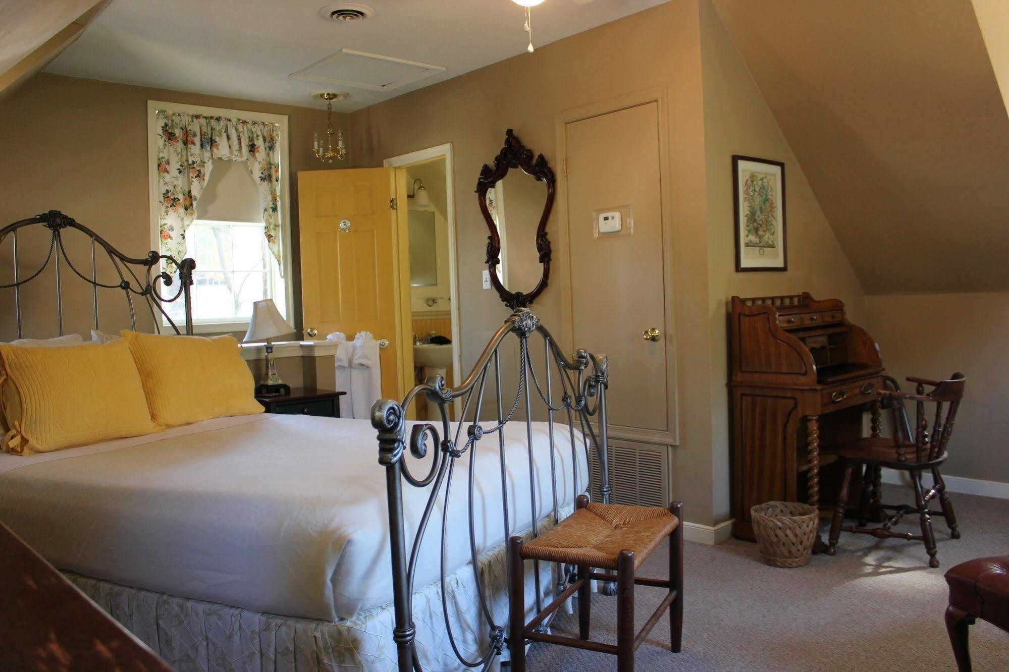 Cedars Of Williamsburg Bed & Breakfast Екстер'єр фото