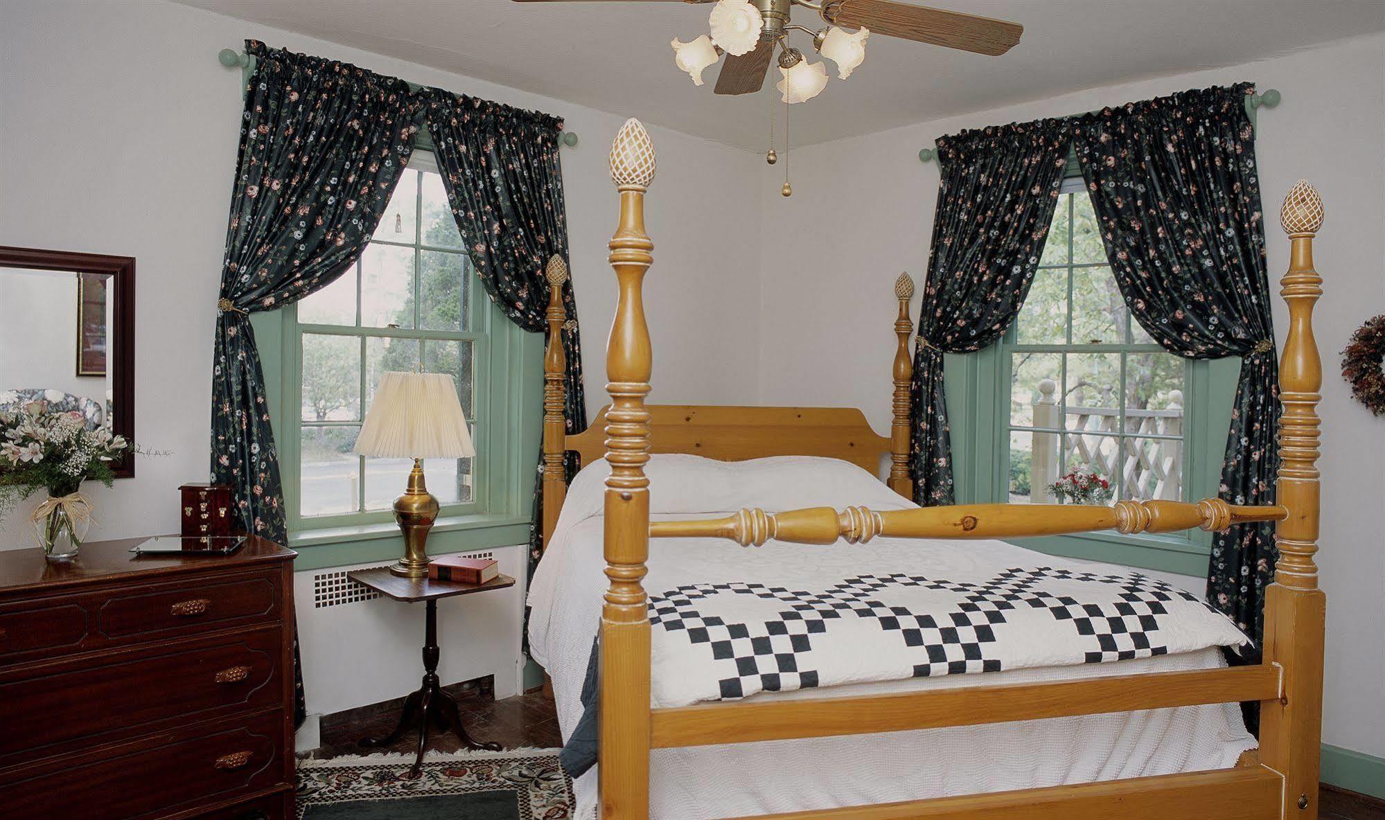 Cedars Of Williamsburg Bed & Breakfast Екстер'єр фото