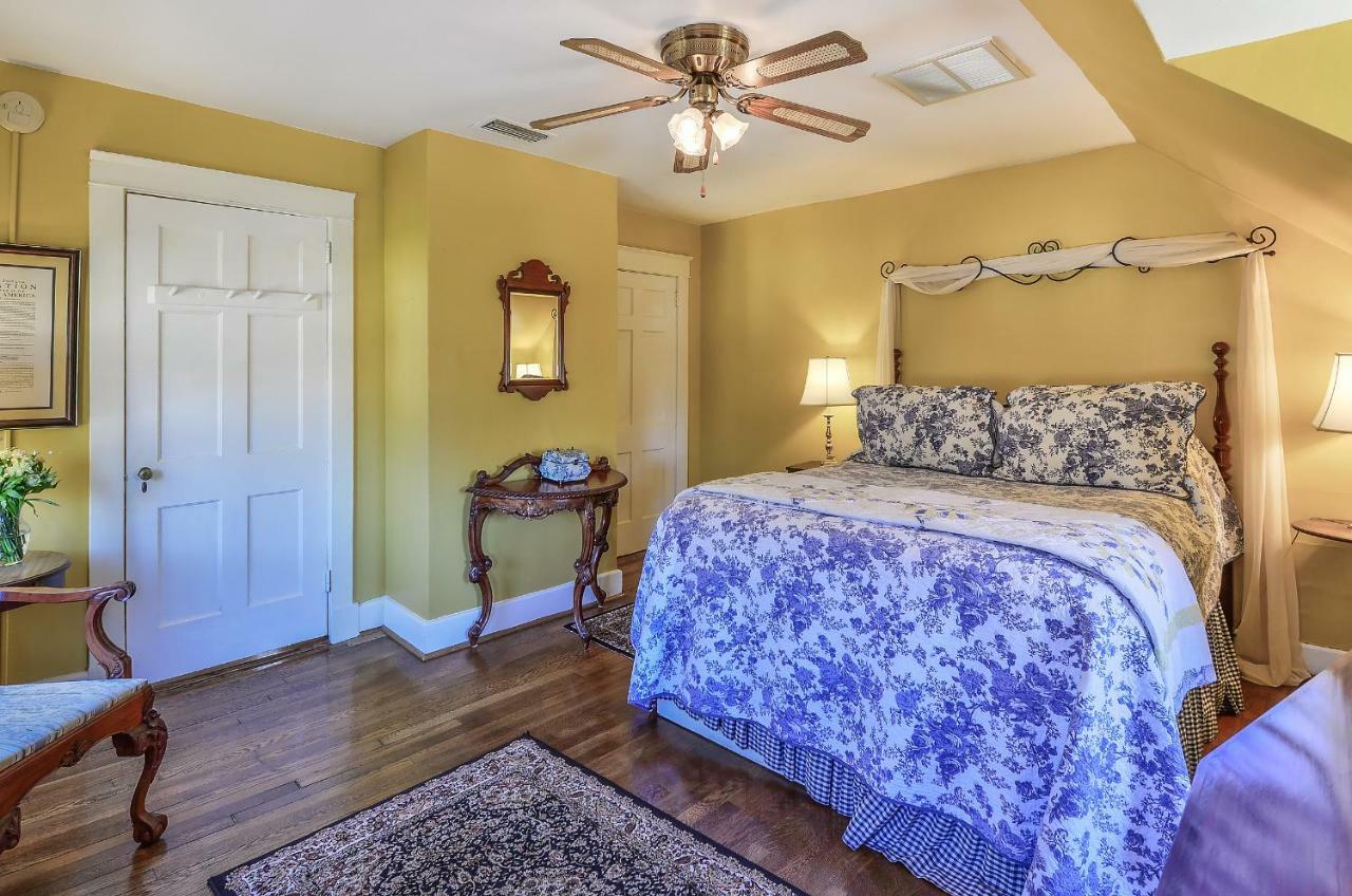 Cedars Of Williamsburg Bed & Breakfast Екстер'єр фото